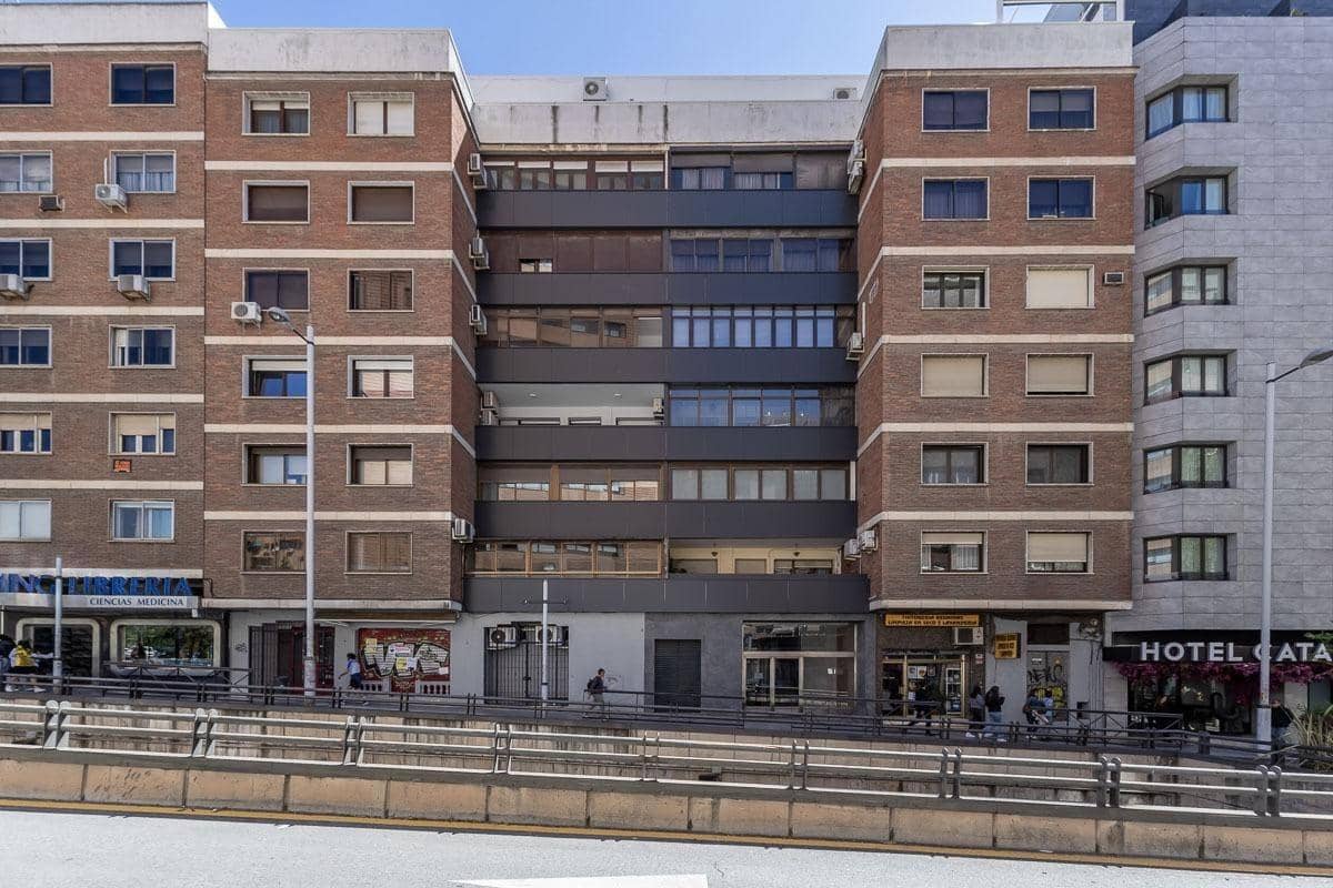 5 bedroom Flat for sale in Granada city - € 380,000 (Ref: 9390587)