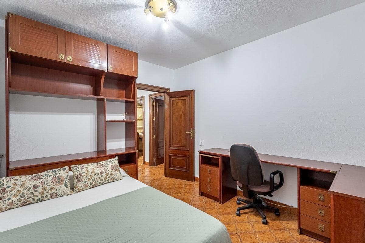 5 bedroom Flat for sale in Granada city - € 380,000 (Ref: 9390587)