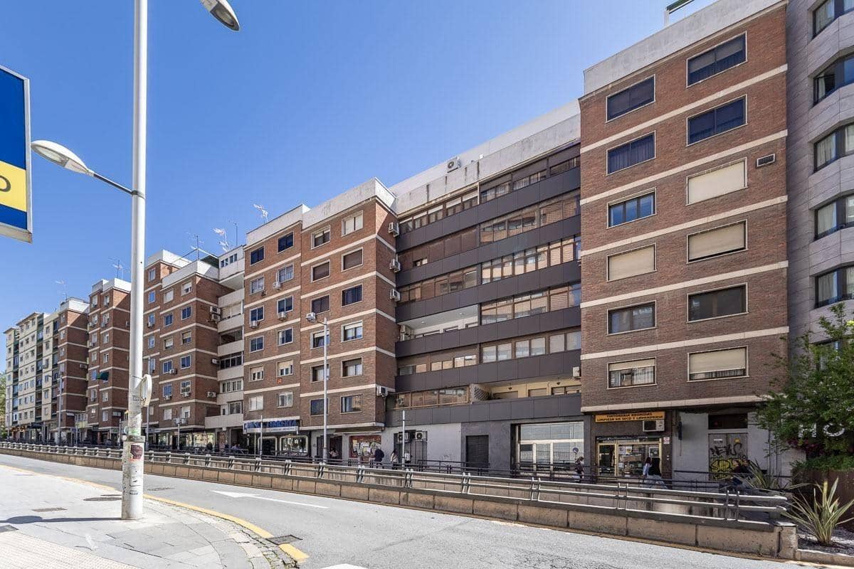 5 bedroom Flat for sale in Granada city - € 380,000 (Ref: 9390587)
