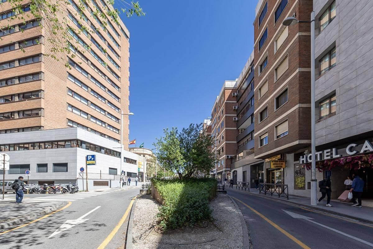 5 bedroom Flat for sale in Granada city - € 380,000 (Ref: 9390587)