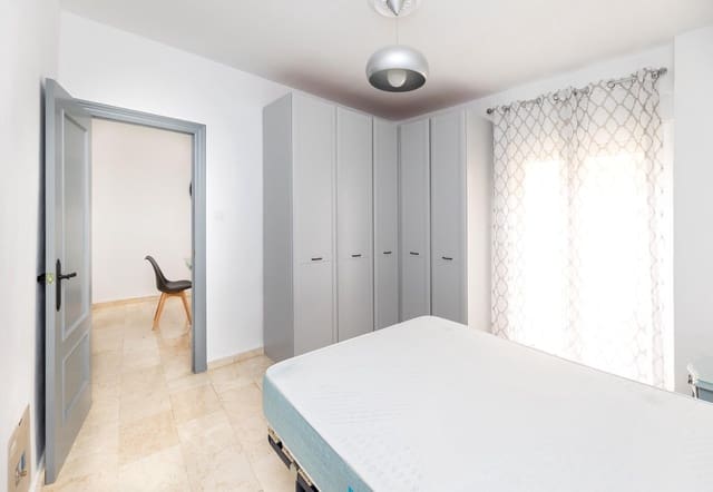 2 soveværelse Lejlighed til salg i Centro, Granada by - € 225.000 (Ref: 9390593)