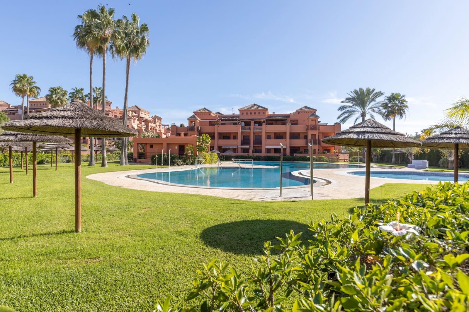 2 bedroom Flat for sale in Motril with pool - € 330,000 (Ref: 9390596)