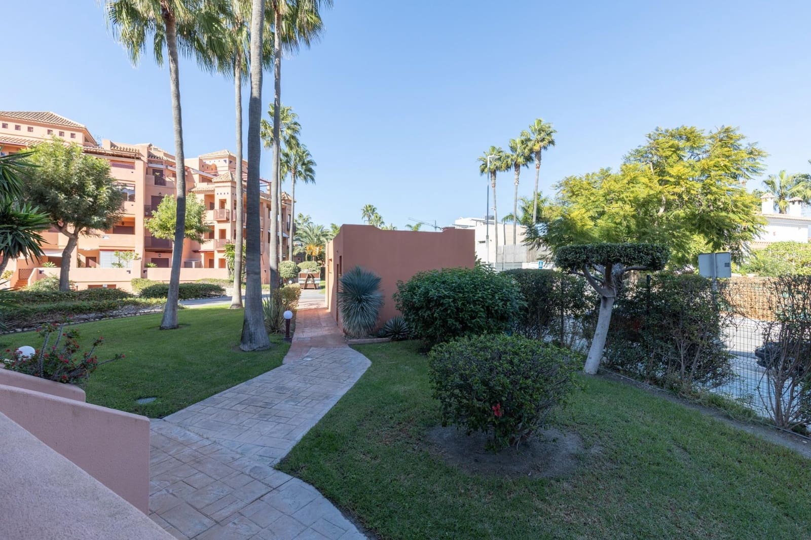 2 bedroom Flat for sale in Motril with pool - € 330,000 (Ref: 9390596)