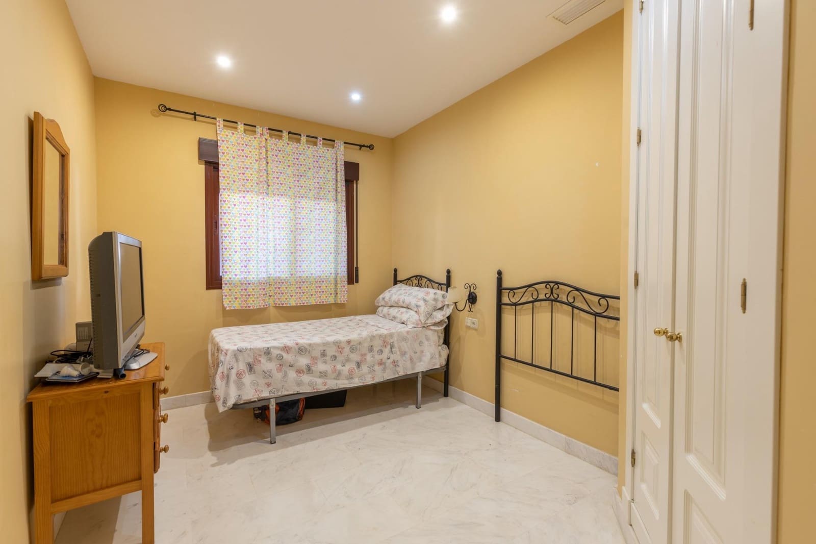 2 bedroom Flat for sale in Motril with pool - € 330,000 (Ref: 9390596)