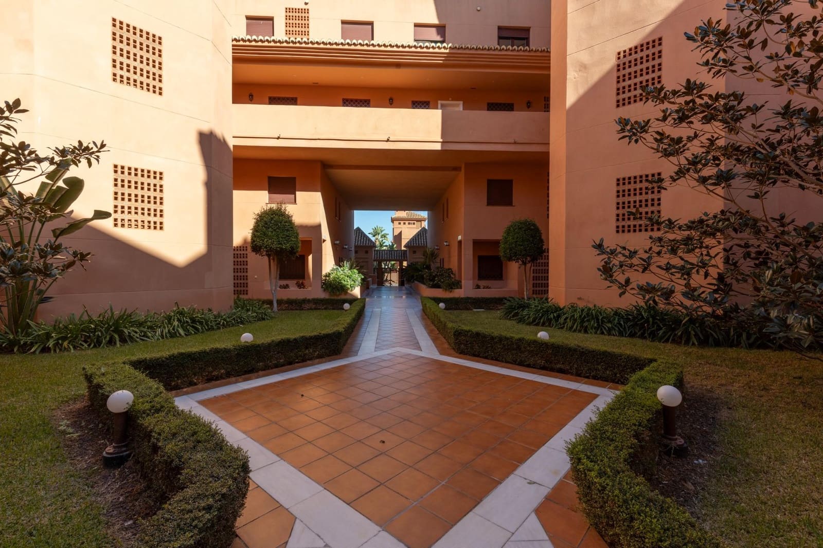 2 bedroom Flat for sale in Motril with pool - € 330,000 (Ref: 9390596)