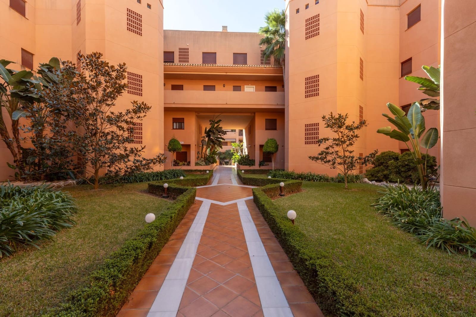 2 bedroom Flat for sale in Motril with pool - € 330,000 (Ref: 9390596)