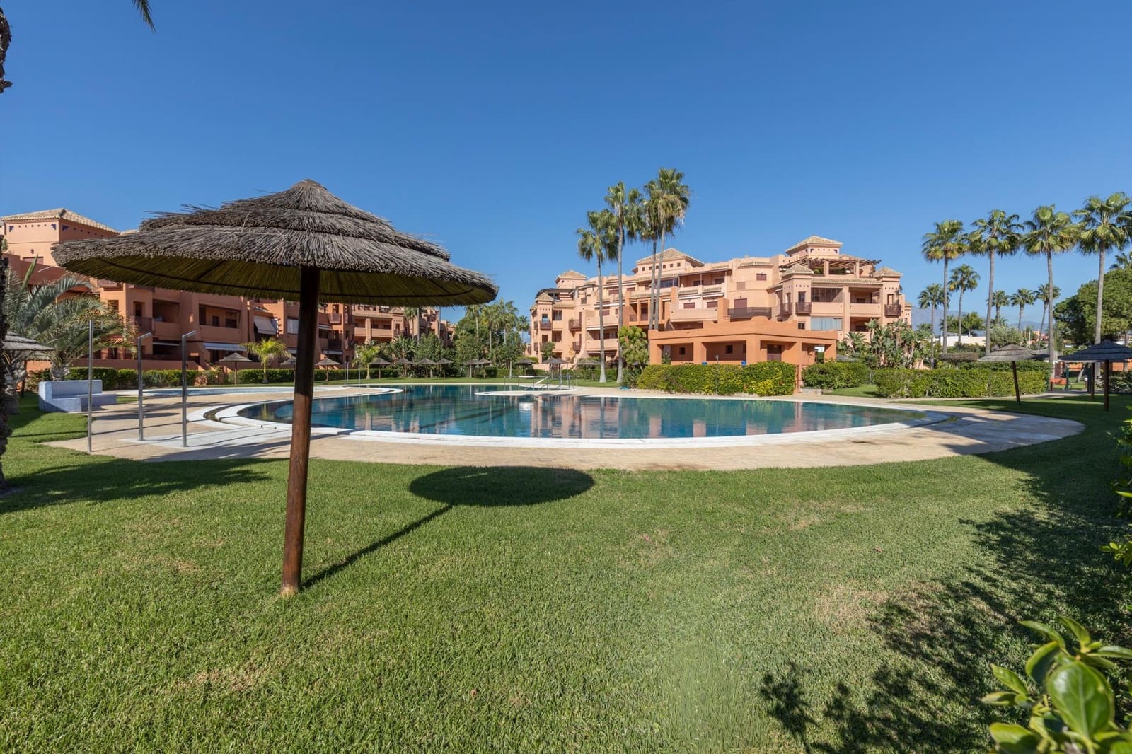 2 bedroom Flat for sale in Motril with pool - € 330,000 (Ref: 9390596)