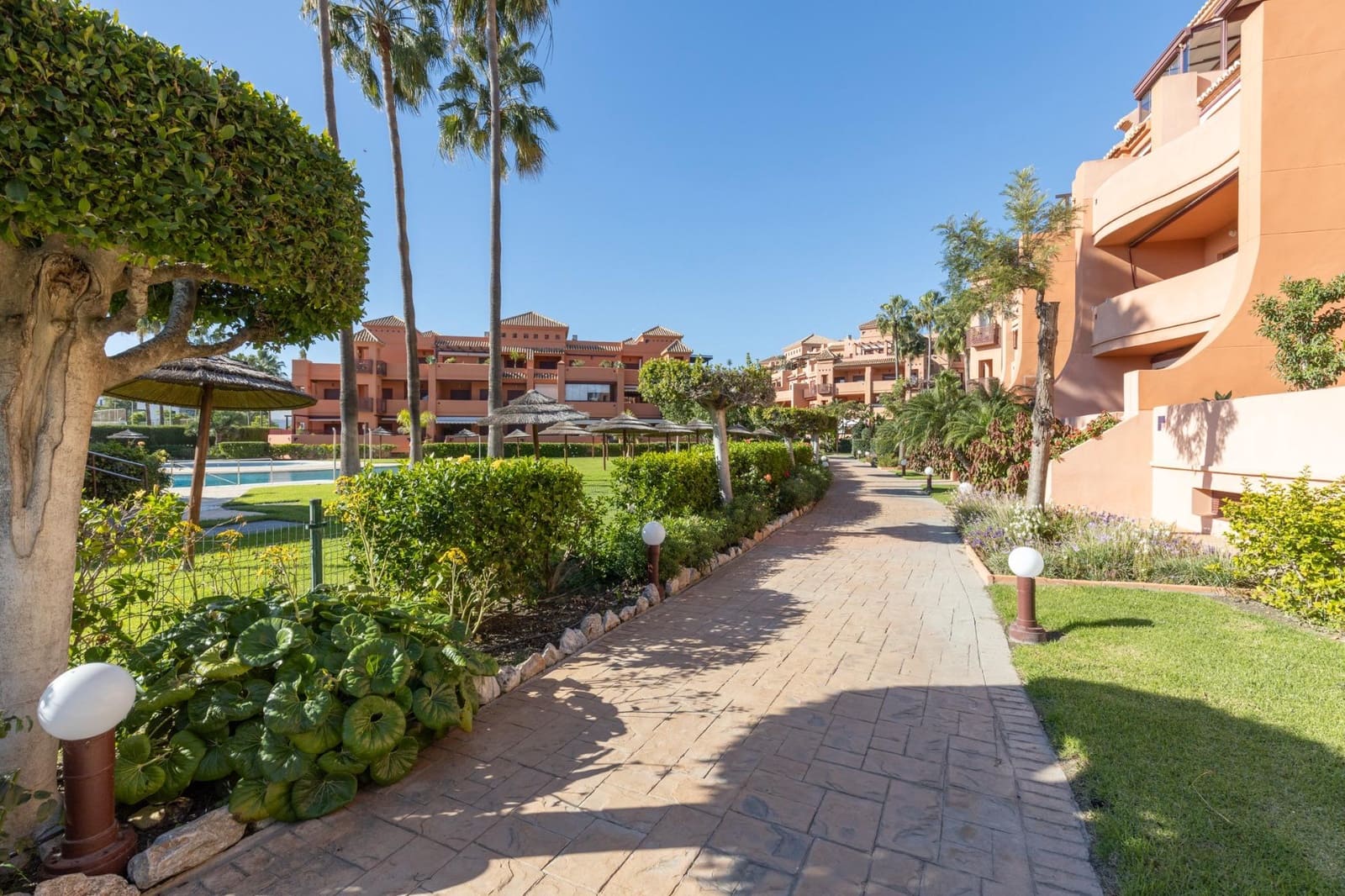 2 bedroom Flat for sale in Motril with pool - € 330,000 (Ref: 9390596)