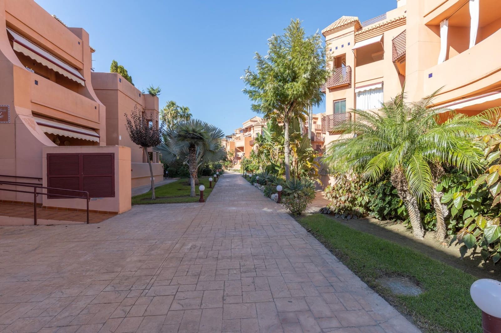 2 bedroom Flat for sale in Motril with pool - € 330,000 (Ref: 9390596)