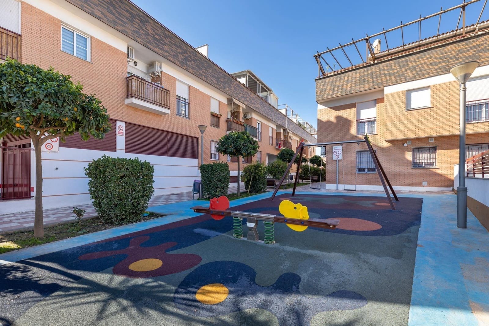 2 bedroom Flat for sale in Churriana de la Vega with pool garage - € 175,000 (Ref: 9396260)