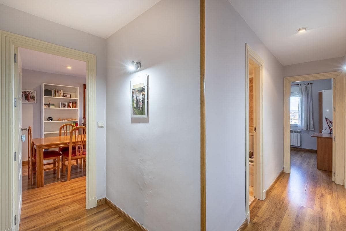 4 bedroom Flat for sale in Granada city - € 280,000 (Ref: 9400837)