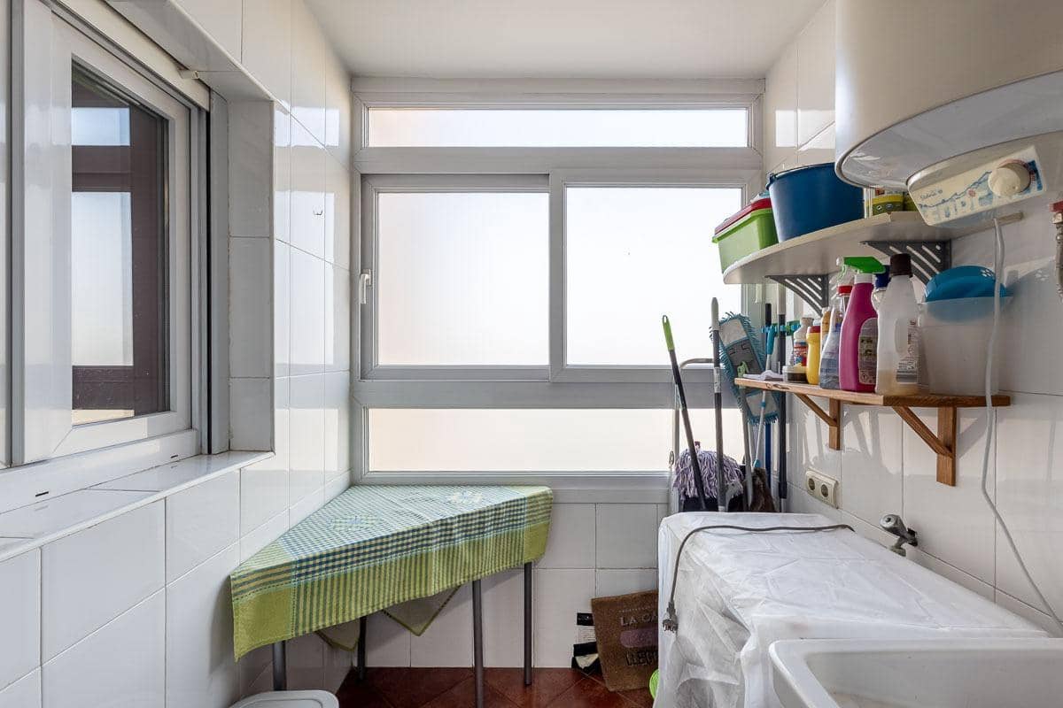 4 bedroom Flat for sale in Granada city - € 280,000 (Ref: 9400837)