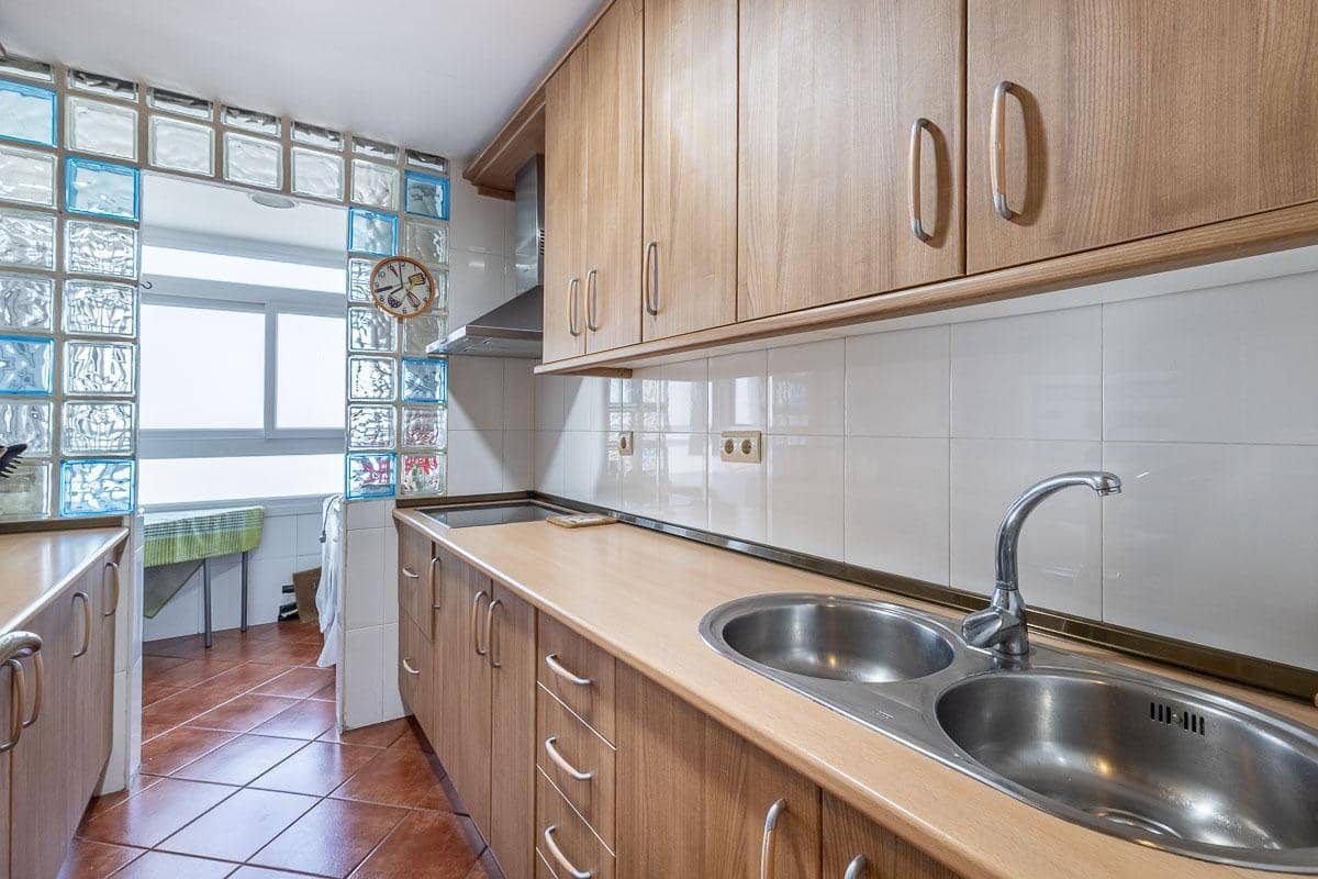 4 bedroom Flat for sale in Granada city - € 280,000 (Ref: 9400837)