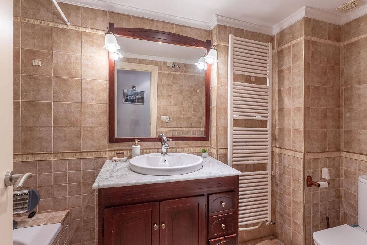 4 bedroom Flat for sale in Granada city - € 280,000 (Ref: 9400837)