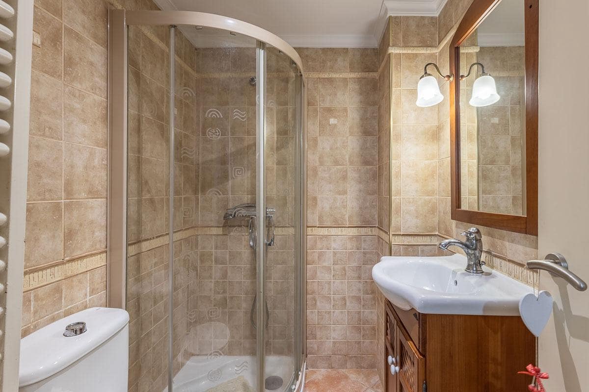 4 bedroom Flat for sale in Granada city - € 280,000 (Ref: 9400837)