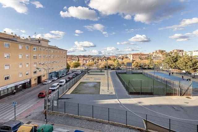 4 bedroom Flat for sale in Granada city - € 280,000 (Ref: 9400837)