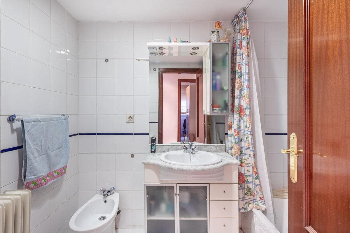 4 soverom Leilighet til salgs i Granada by med garasje - € 225 000 (Ref: 9403298)