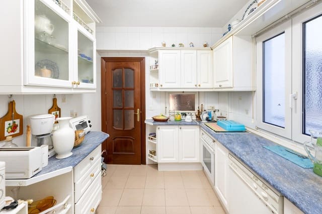 3 soveværelse Lejlighed til salg i Camino de Ronda - Rosaleda, Granada by - € 240.000 (Ref: 9403300)