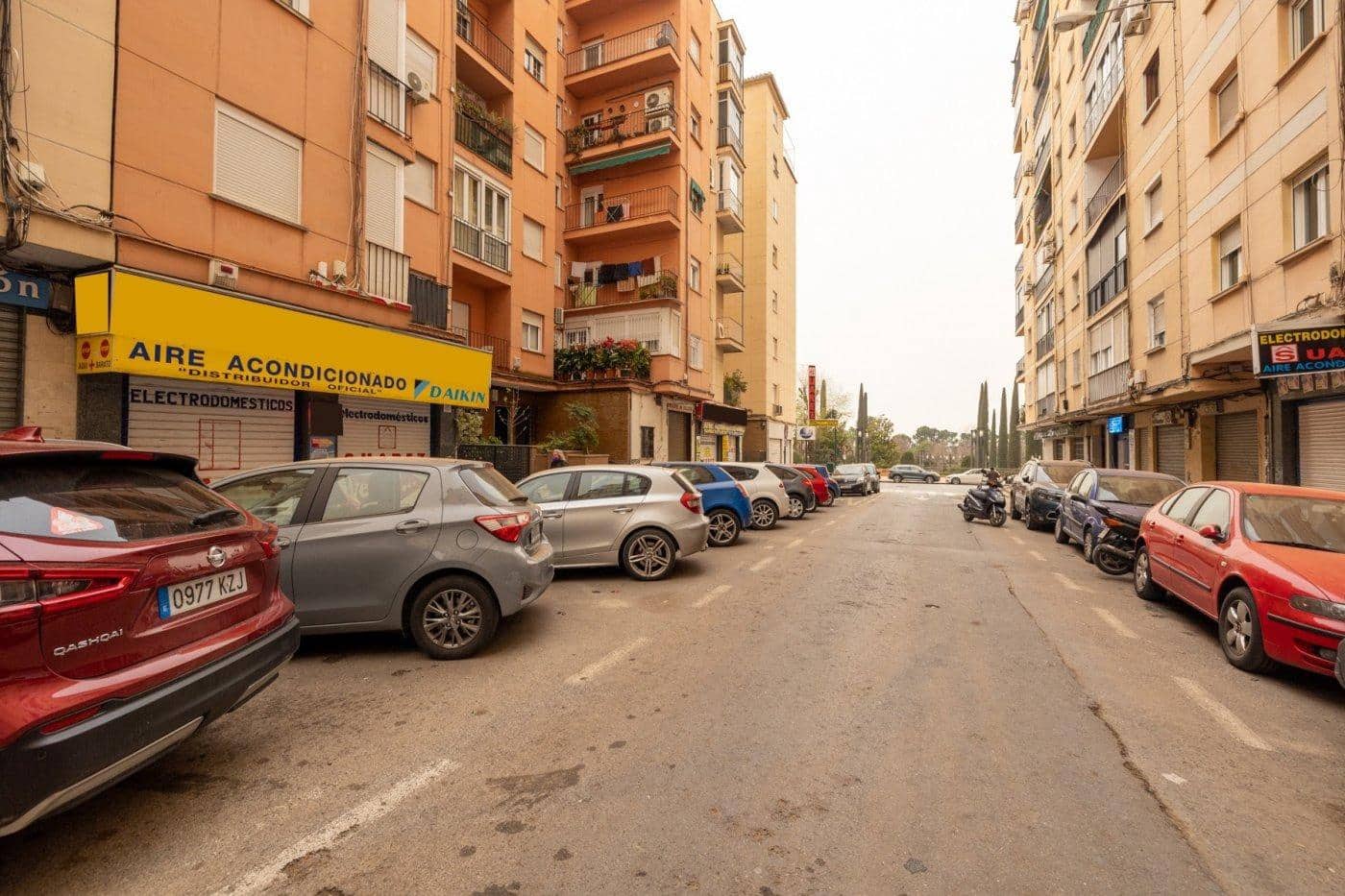 Commercial for sale in Granada city - € 475,000 (Ref: 9406643)
