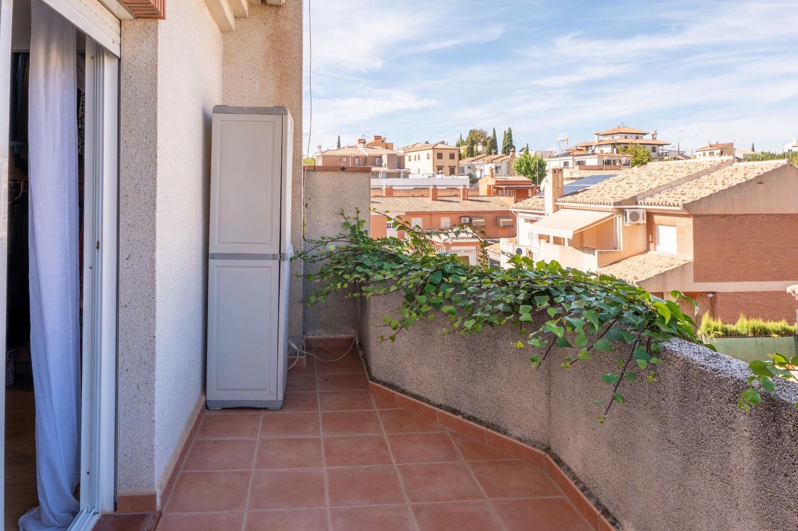 4 sypialnia Dom blizniak na sprzedaż w Huetor Vega z basenem - 390 000 € (Ref: 9406645)