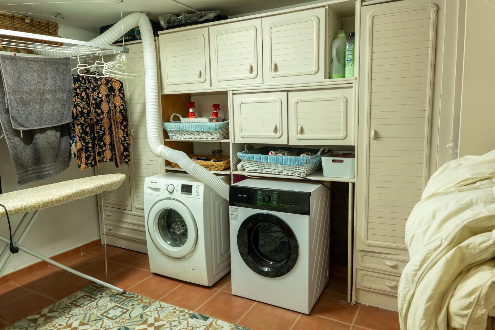 4 sypialnia Dom blizniak na sprzedaż w Huetor Vega z basenem - 390 000 € (Ref: 9406645)