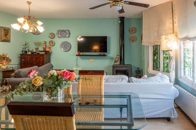 4 soveværelse Semi-Rækkehus til salg i Huétor Vega med swimmingpool - € 390.000 (Ref: 9406645)