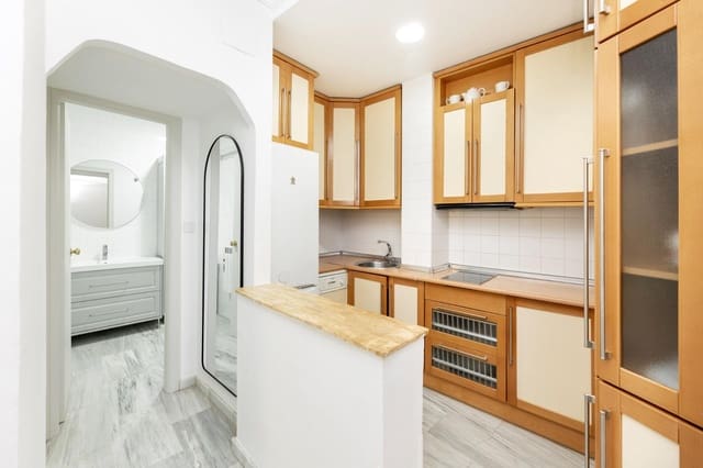 2 sovrum Lägenhet till salu i Centro, Granada stad - 249 000 € (Ref: 9406646)