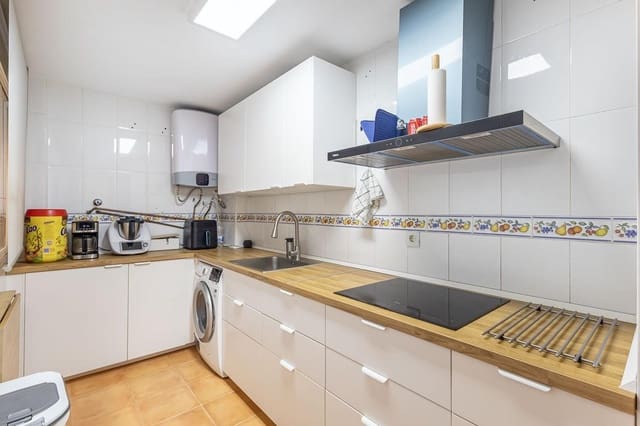 2 bedroom Flat for sale in Las Gabias with pool garage - € 149,500 (Ref: 9406648)