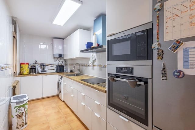 2 bedroom Flat for sale in Las Gabias with pool garage - € 149,500 (Ref: 9406648)