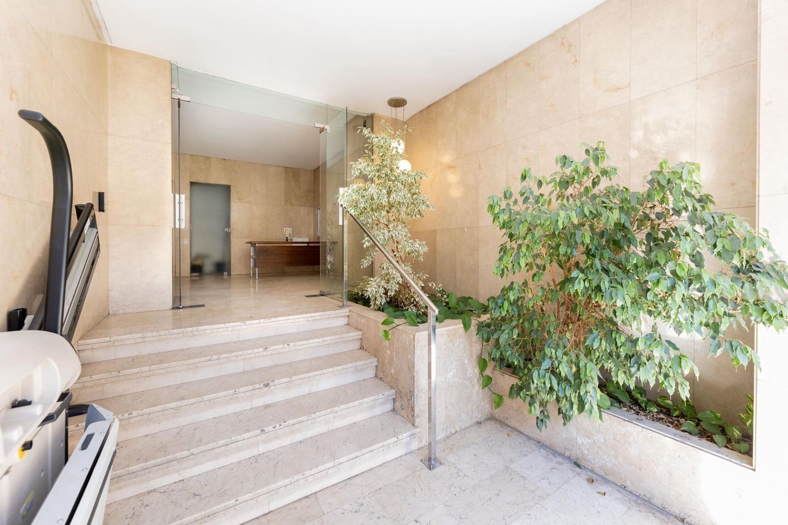 6 sovrum Lägenhet till salu i Granada stad - 850 000 € (Ref: 9406649)