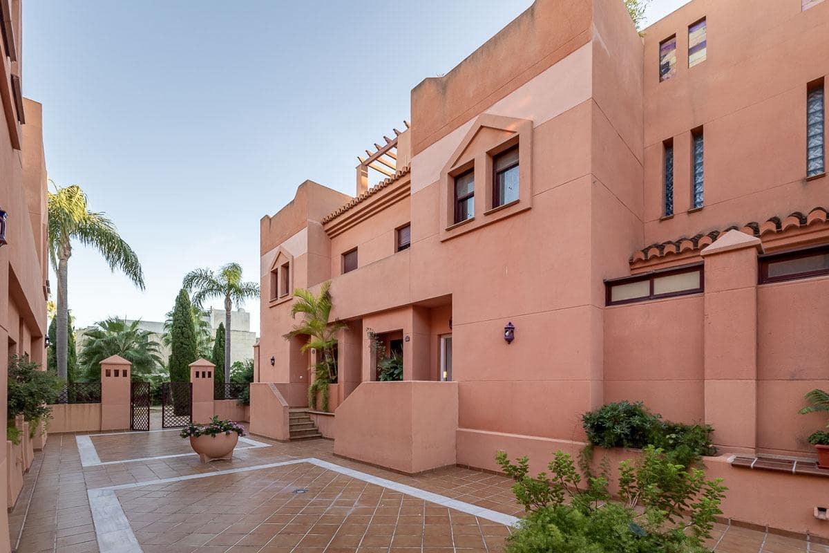 5 soveværelse Rækkehus til salg i Motril med swimmingpool garage - € 587.000 (Ref: 9406650)