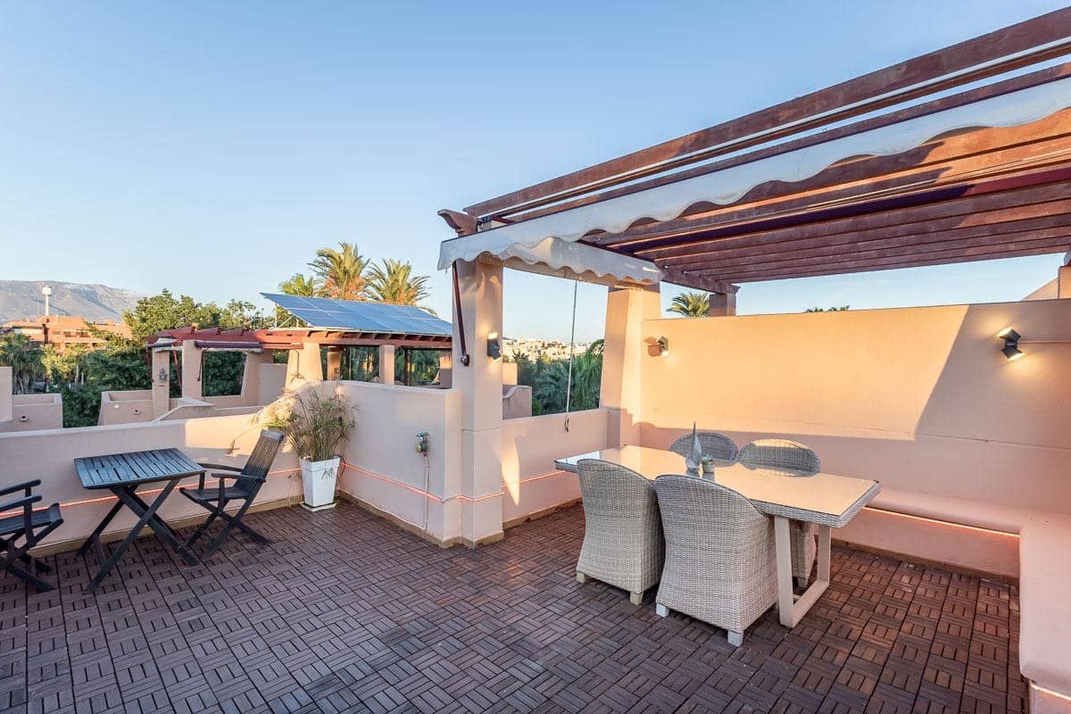 5 soveværelse Rækkehus til salg i Motril med swimmingpool garage - € 587.000 (Ref: 9406650)