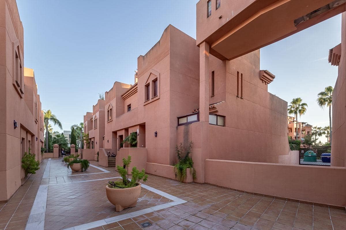 5 soveværelse Rækkehus til salg i Motril med swimmingpool garage - € 587.000 (Ref: 9406650)