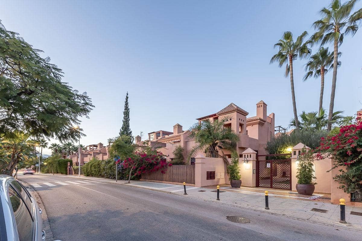 5 soveværelse Rækkehus til salg i Motril med swimmingpool garage - € 587.000 (Ref: 9406650)
