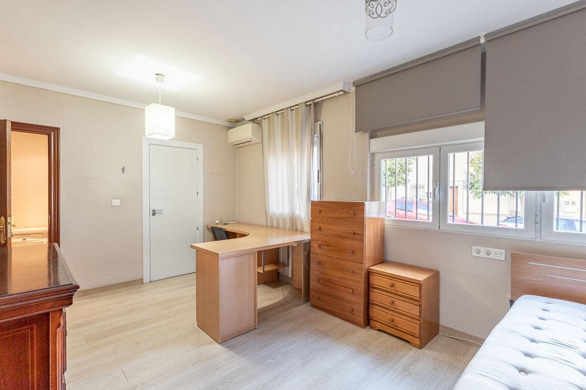 5 slaapkamer Rijtjeshuis te koop in Granada stad - € 339.000 (Ref: 9414009)