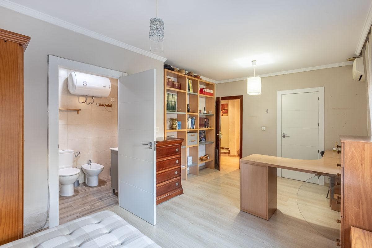 5 slaapkamer Rijtjeshuis te koop in Granada stad - € 339.000 (Ref: 9414009)