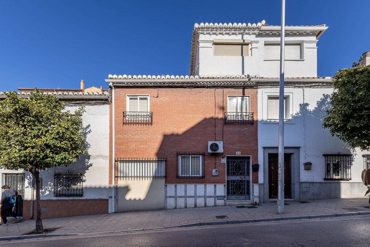 5 slaapkamer Rijtjeshuis te koop in Granada stad - € 339.000 (Ref: 9414009)