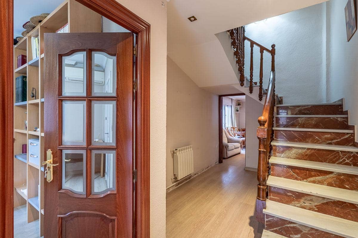5 slaapkamer Rijtjeshuis te koop in Granada stad - € 339.000 (Ref: 9414009)