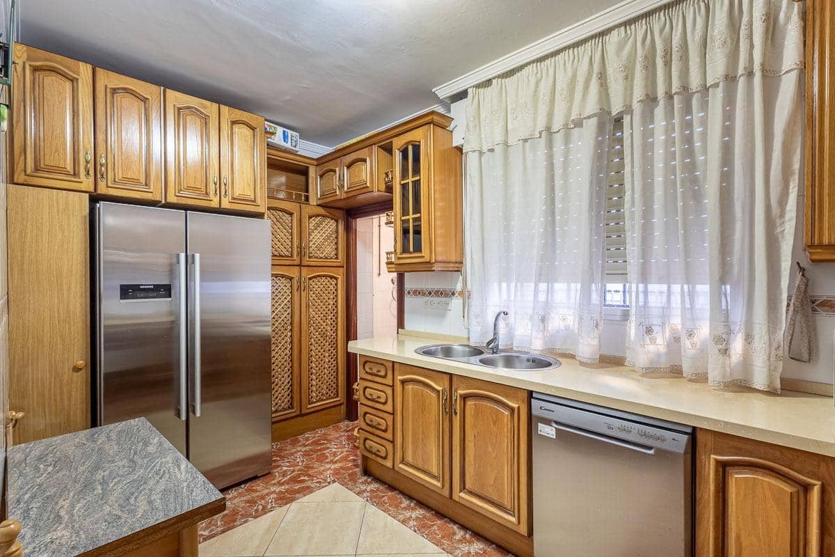 5 slaapkamer Rijtjeshuis te koop in Granada stad - € 339.000 (Ref: 9414009)