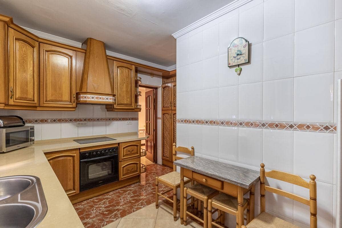 5 slaapkamer Rijtjeshuis te koop in Granada stad - € 339.000 (Ref: 9414009)