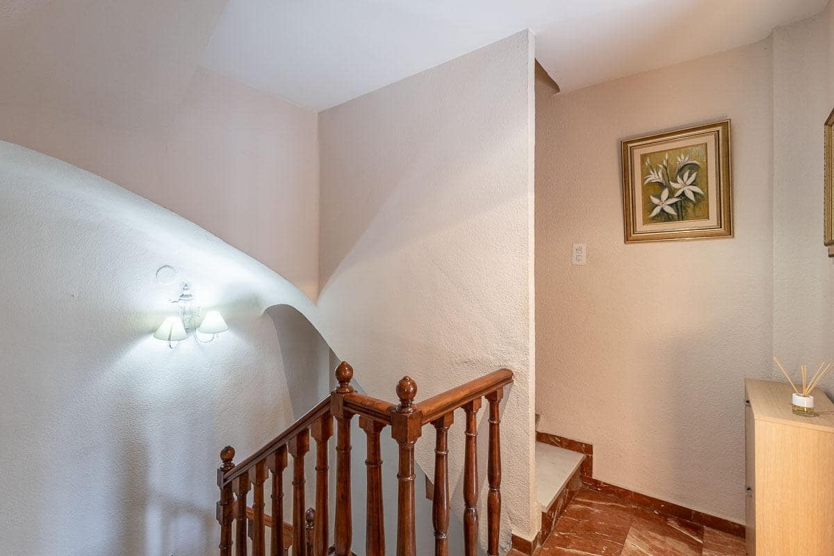 5 slaapkamer Rijtjeshuis te koop in Granada stad - € 339.000 (Ref: 9414009)