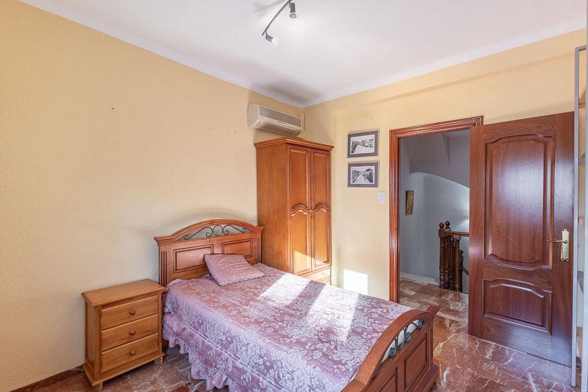 5 slaapkamer Rijtjeshuis te koop in Granada stad - € 339.000 (Ref: 9414009)