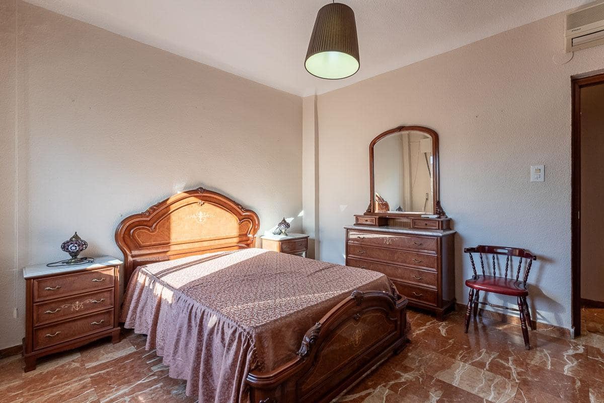 5 slaapkamer Rijtjeshuis te koop in Granada stad - € 339.000 (Ref: 9414009)