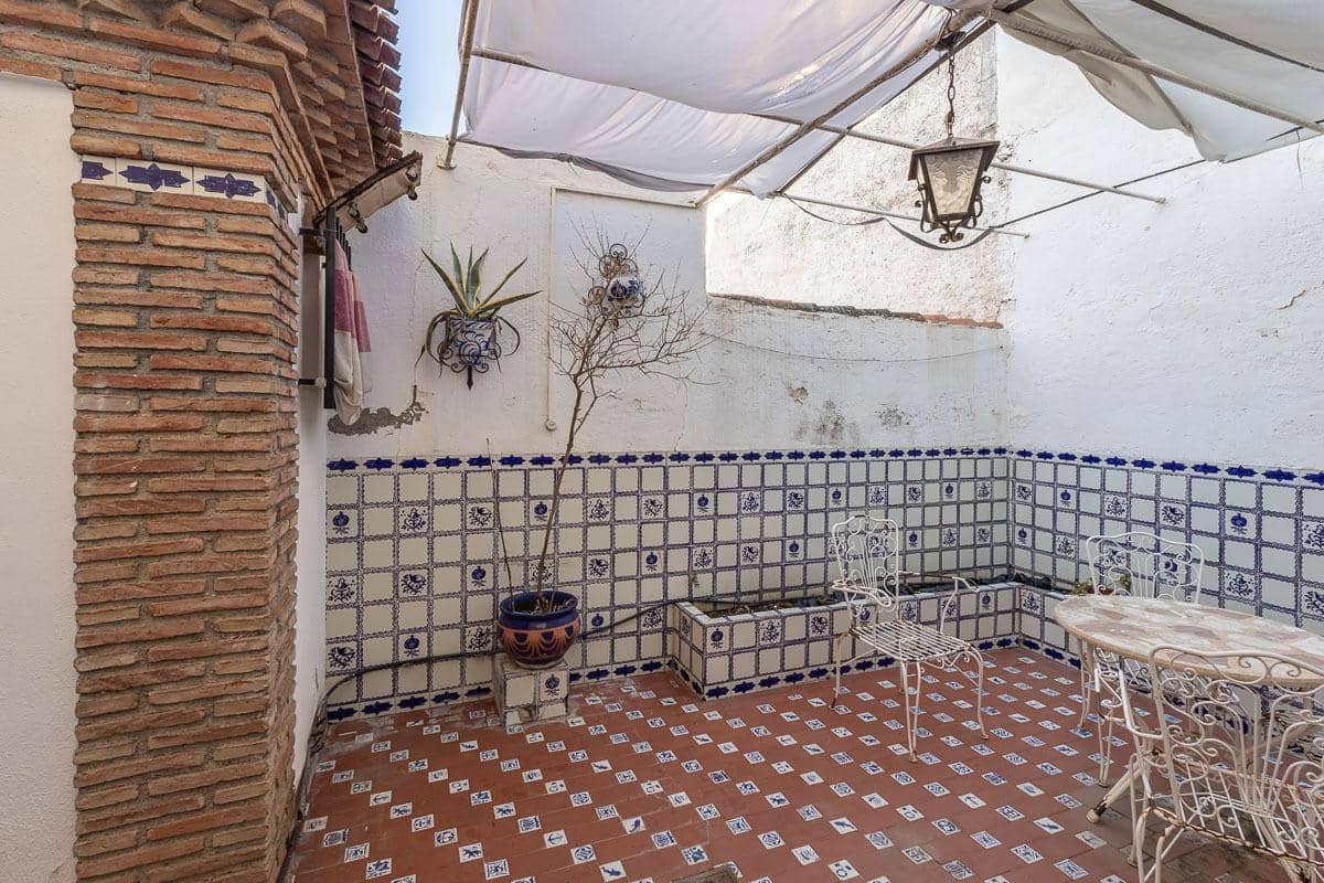 5 slaapkamer Rijtjeshuis te koop in Granada stad - € 339.000 (Ref: 9414009)