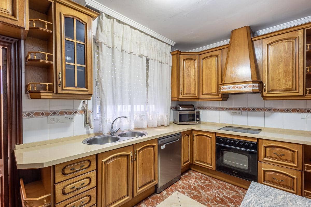 5 slaapkamer Rijtjeshuis te koop in Granada stad - € 339.000 (Ref: 9414009)