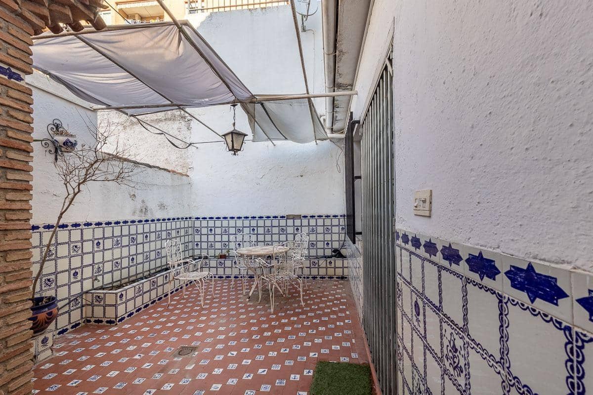 5 slaapkamer Rijtjeshuis te koop in Granada stad - € 339.000 (Ref: 9414009)