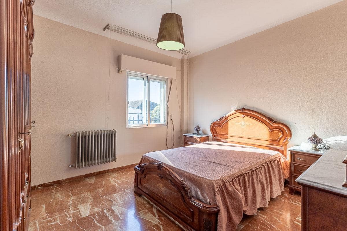5 slaapkamer Rijtjeshuis te koop in Granada stad - € 339.000 (Ref: 9414009)