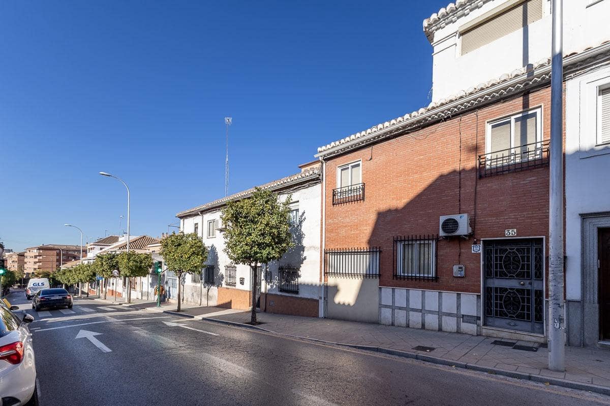 5 slaapkamer Rijtjeshuis te koop in Granada stad - € 339.000 (Ref: 9414009)
