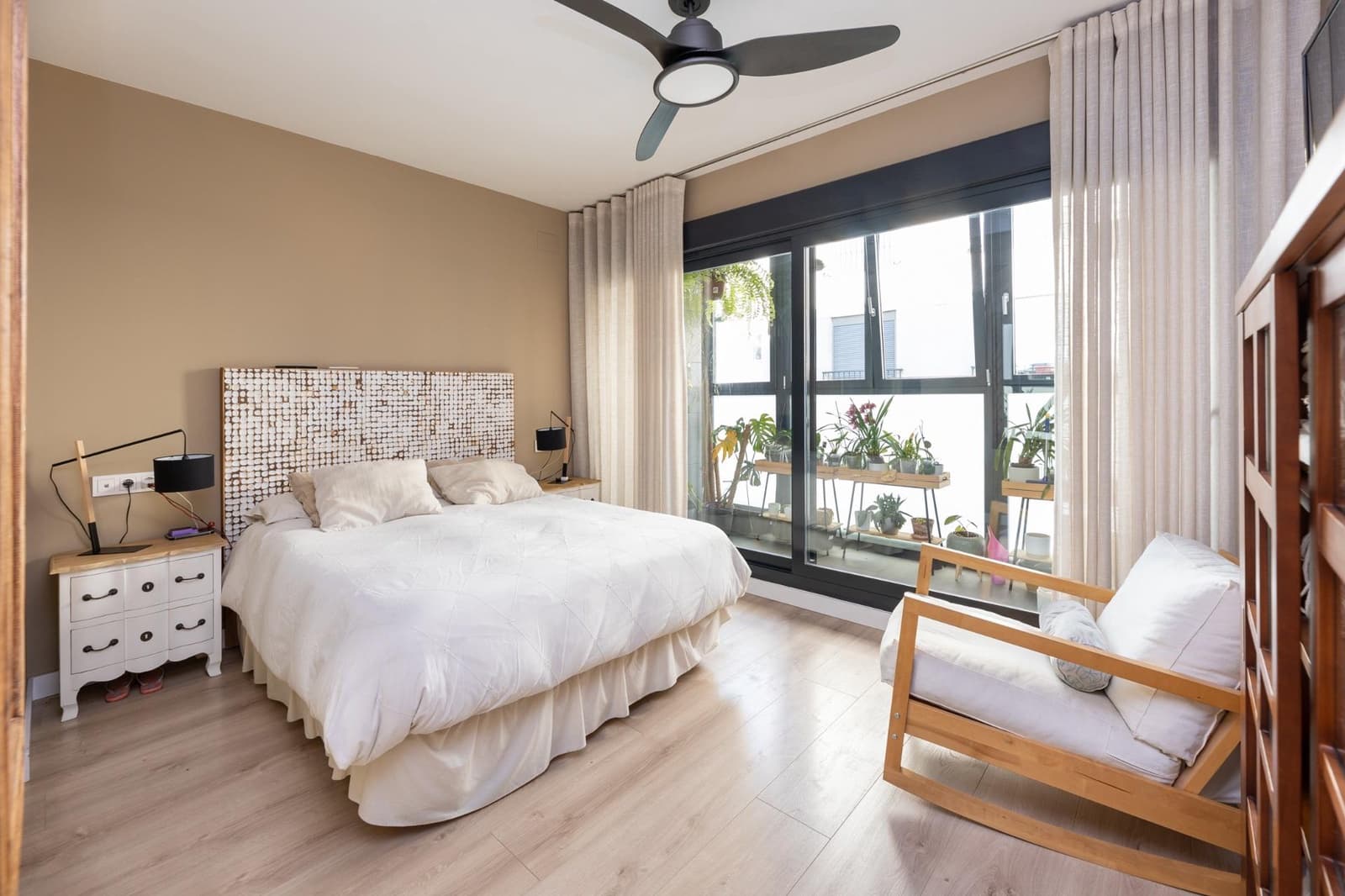 4 bedroom Flat for sale in Granada city with garage - € 590,000 (Ref: 9414011)