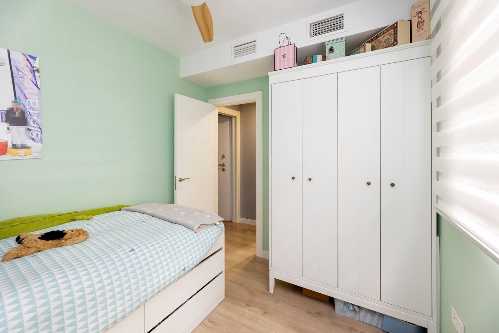 4 bedroom Flat for sale in Granada city with garage - € 590,000 (Ref: 9414011)